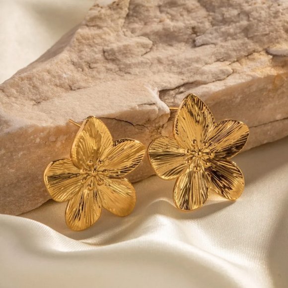 🍏50% OFF/3+...Statement Flower Stud Earrings (Gold color) - Picture 8 of 16